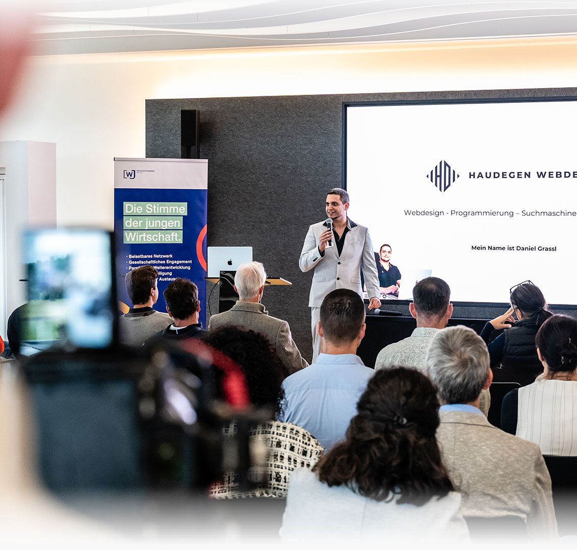 Daniel Grassl von Haudegen Webdesign hält einen Vortrag auf dem Digi-Day 2025 über aktuelle SEO-Trends